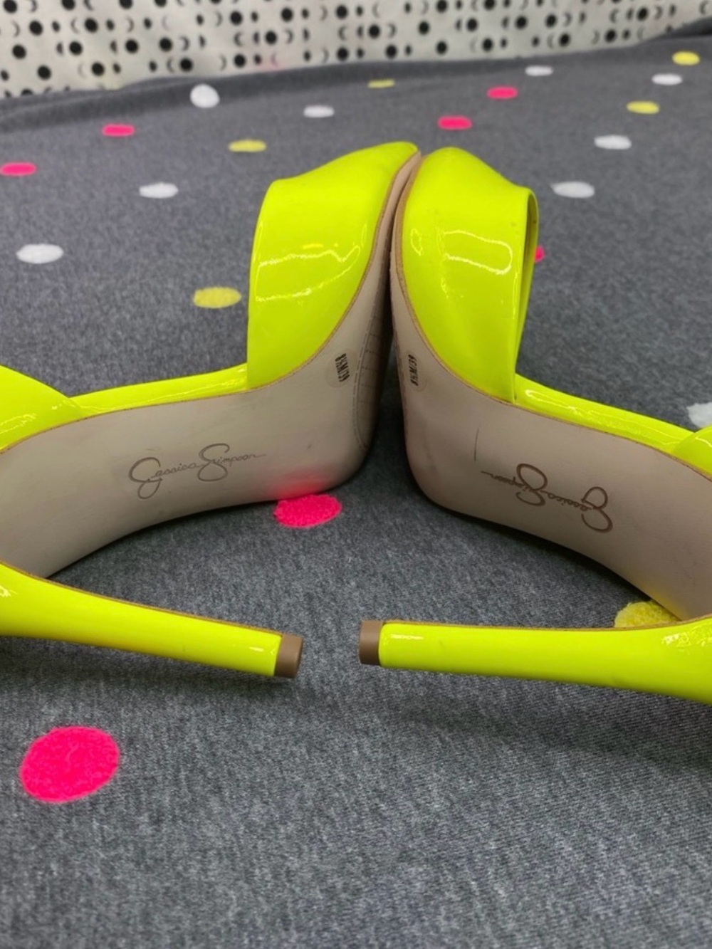 JESSICA SIMPSON: Neon Pumps - Picture 4 of 5